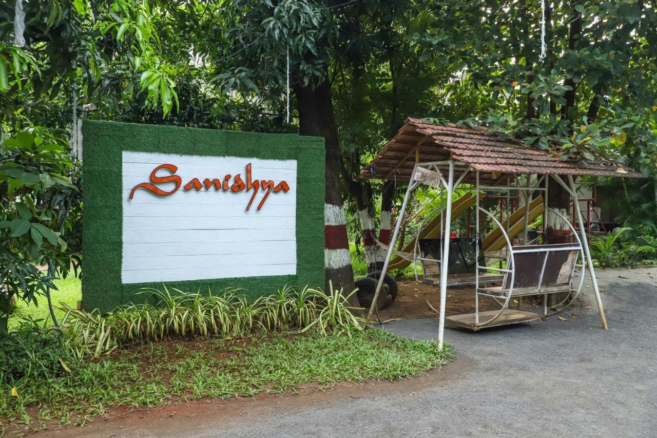 Sanidhya Beach Resort Алибаг Екстериор снимка