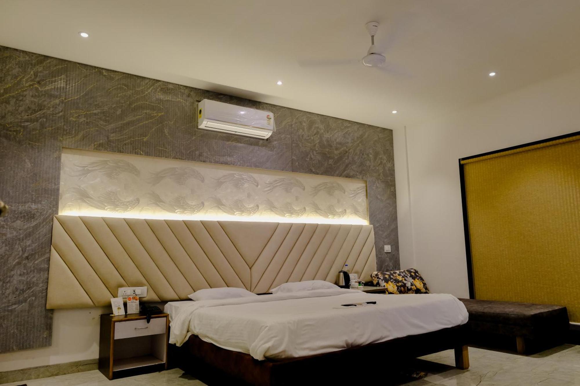 Sanidhya Beach Resort Алибаг Екстериор снимка