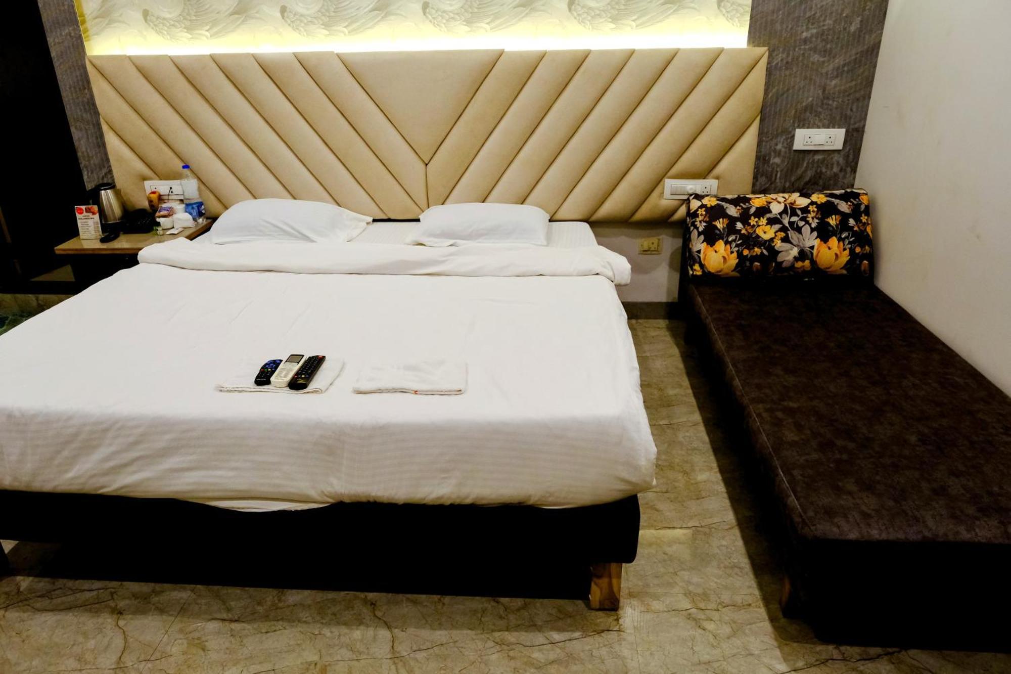Sanidhya Beach Resort Алибаг Екстериор снимка